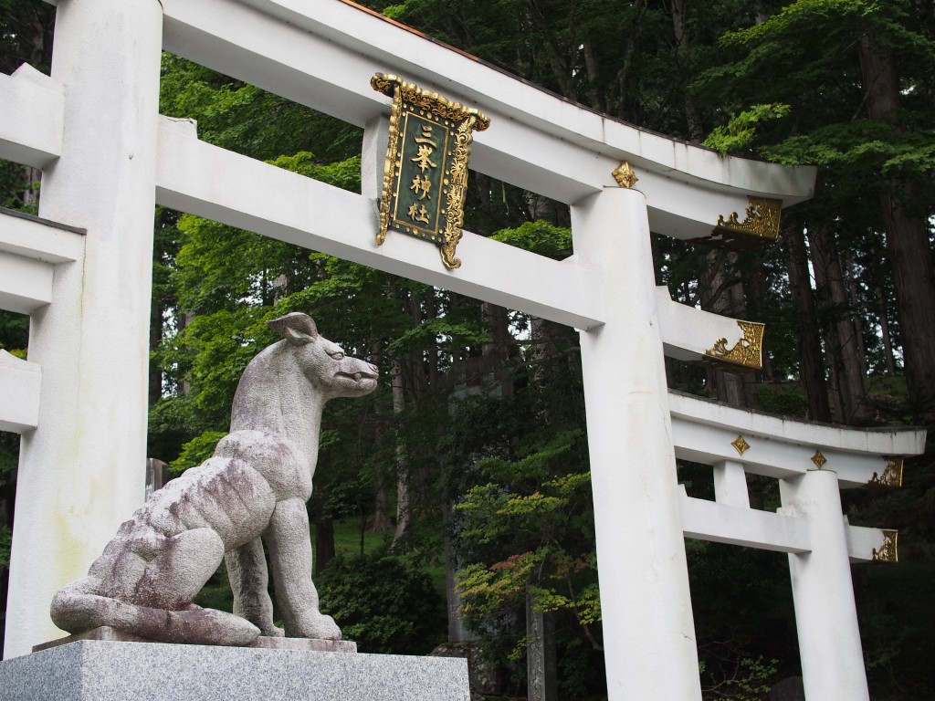 三峰神社の狛犬