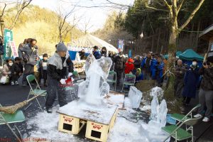 2017尾ノ内交流会　氷の彫刻作り　電動ノコギリ
