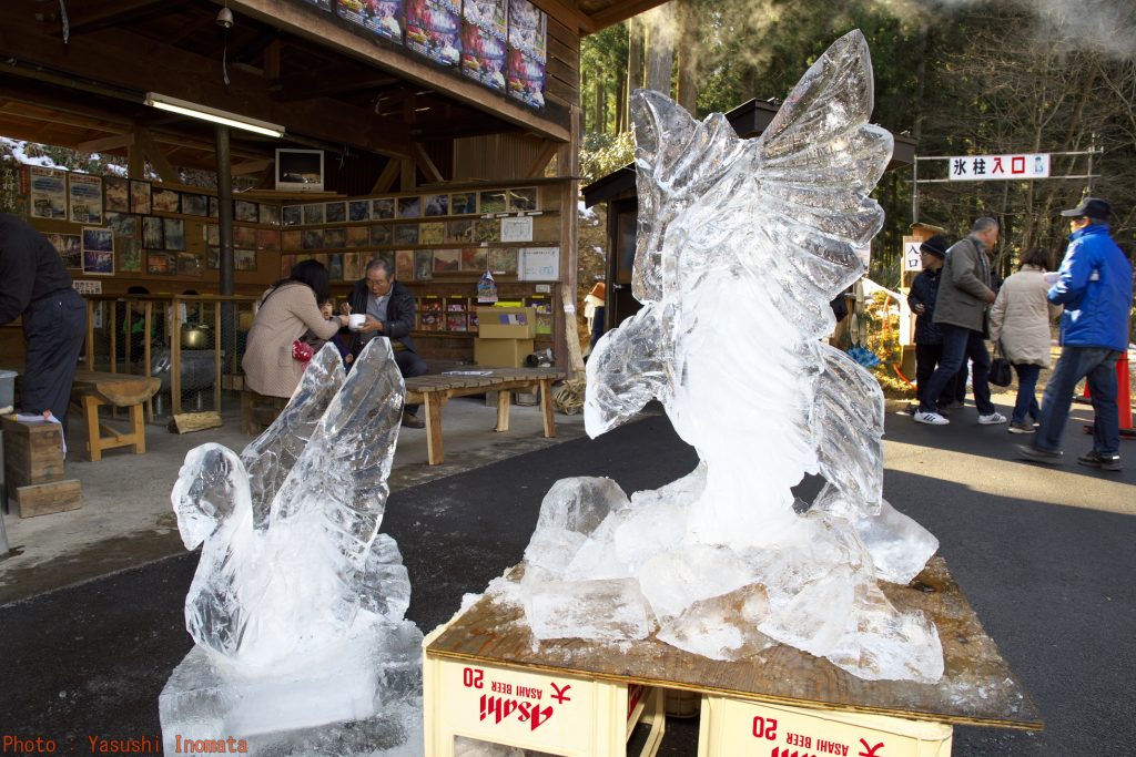 2017尾ノ内交流会　氷の彫刻白鳥と鷲完成